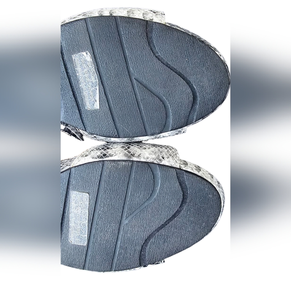 Clarks Bendables Vegan Snakeskin Strappy Sandals 3" Heels Criss-Cross Straps - Picture 10 of 11